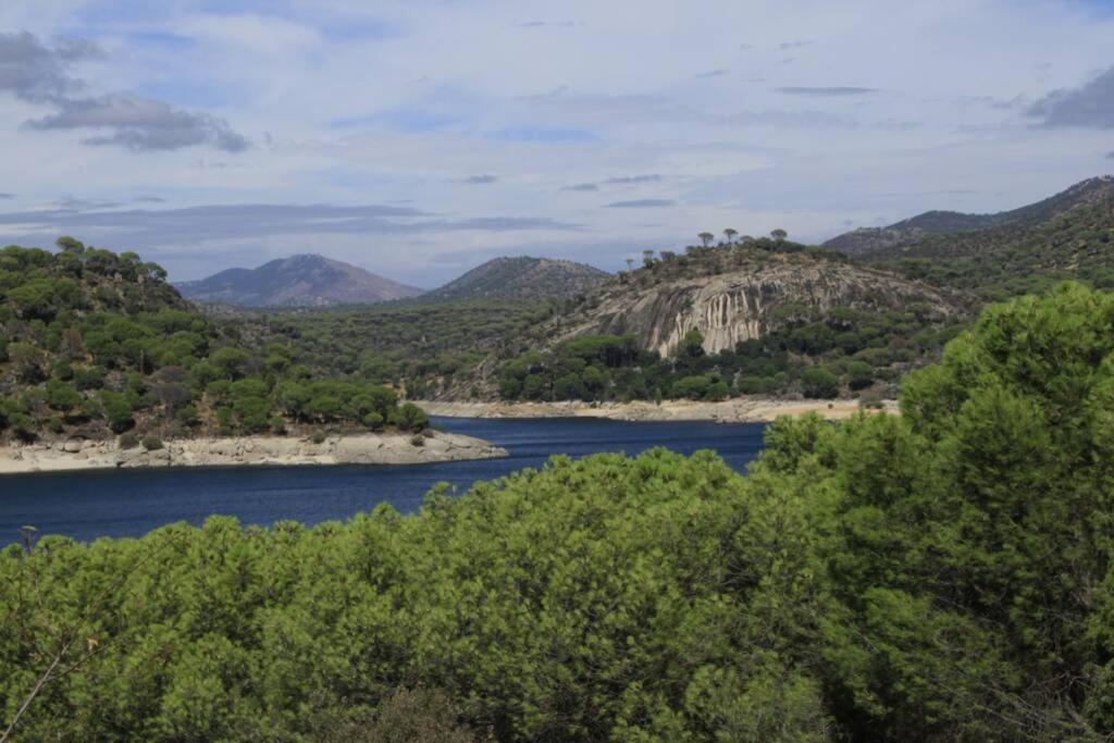 Вілла La Casita De Noe Con Vista Al Pantano De San Juan Сан-Мартін-де-Вальдейґлесьяс Екстер'єр фото